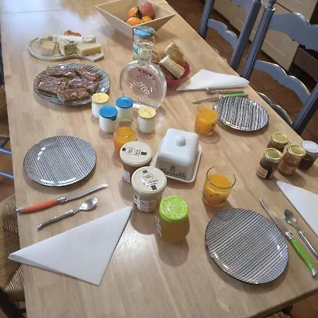 Room In Bb - Breakfast Includedat Ten Minutes From The Raviege Lake *