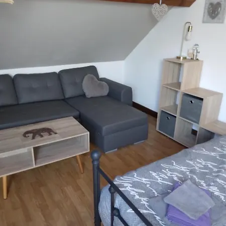 Room In Bb - Breakfast Includedat Ten Minutes From The Raviege Lake