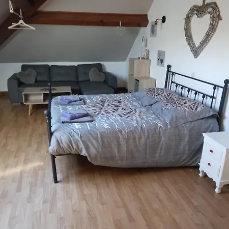 Room In Bb - Breakfast Includedat Ten Minutes From The Raviege Lake